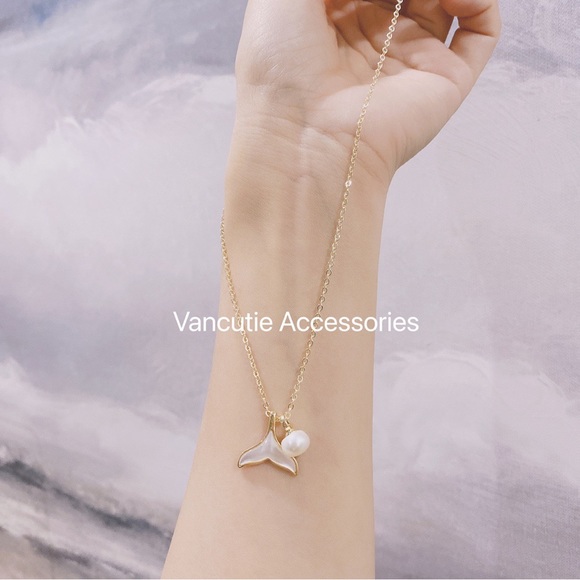Seashell Mermaid Freshwater Pearl Necklace for Women. 14k heavy gold plated. - Picture 1 of 2